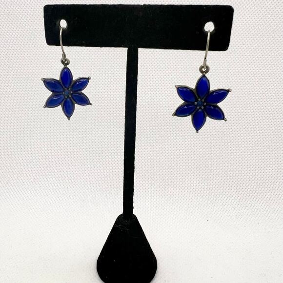 Six pairs of vibrant versatile acrylic and jewel dangle and post earrings - Picture 11 of 12